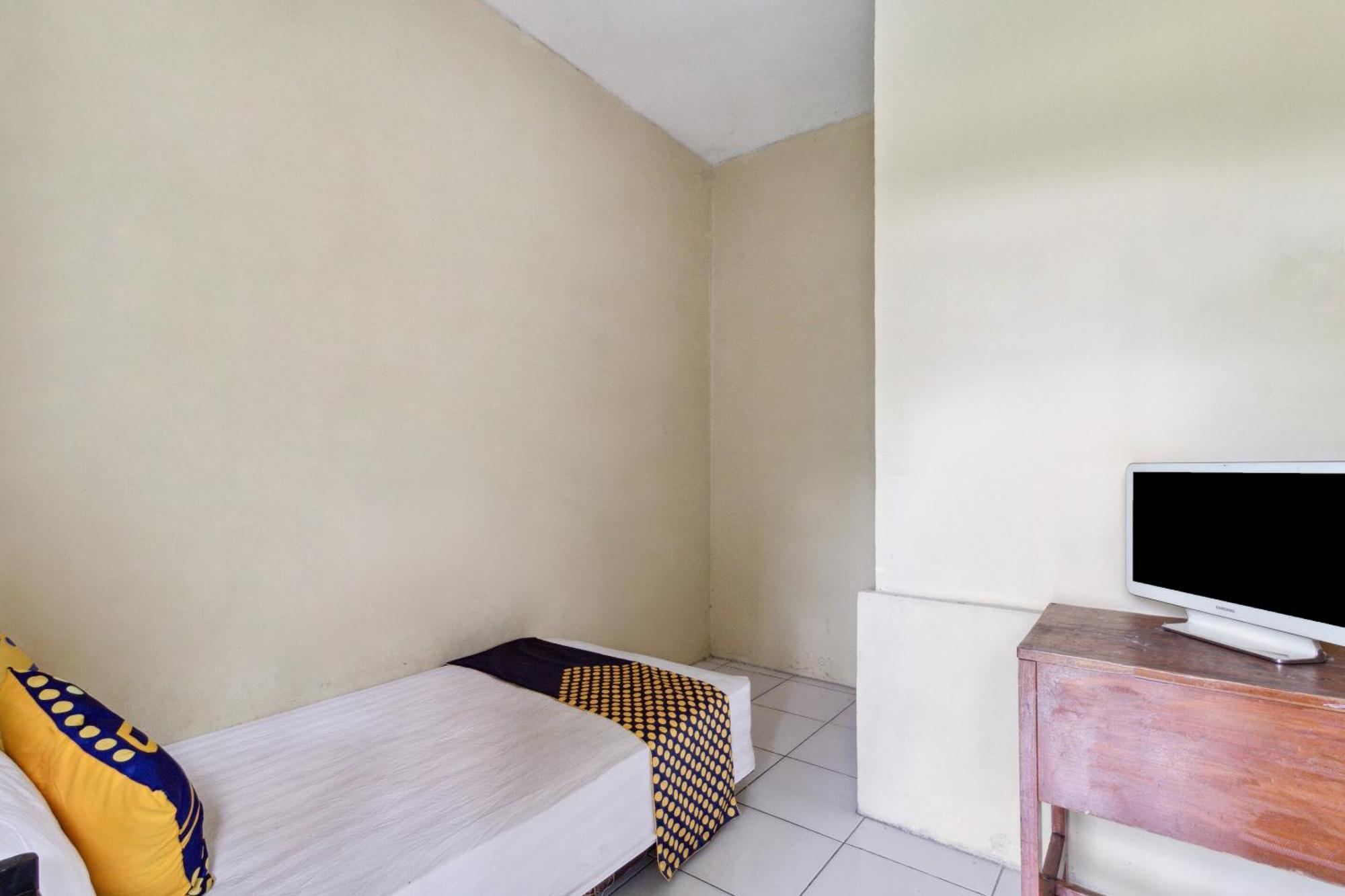 Spot On 92832 Al Mahira Syariah Hotel Majalengka Exterior photo