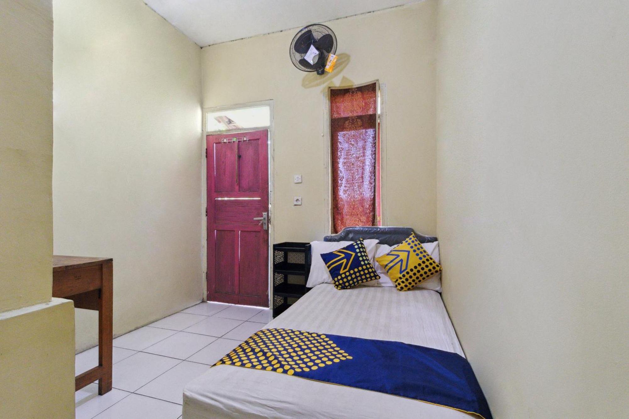 Spot On 92832 Al Mahira Syariah Hotel Majalengka Exterior photo
